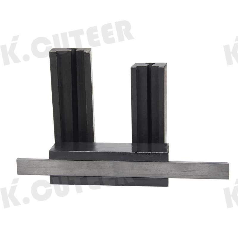 Lathe tool holder for clamping tungsten steel and high-speed steel strip