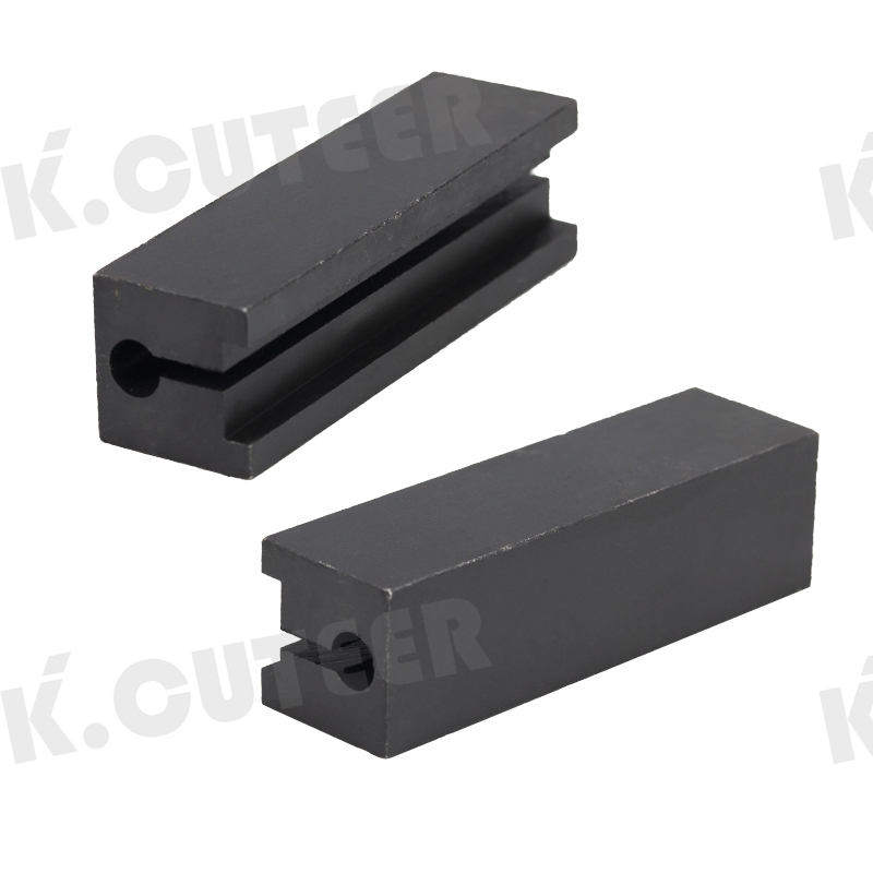 Lathe tool holder for clamping tungsten steel and high-speed steel strip